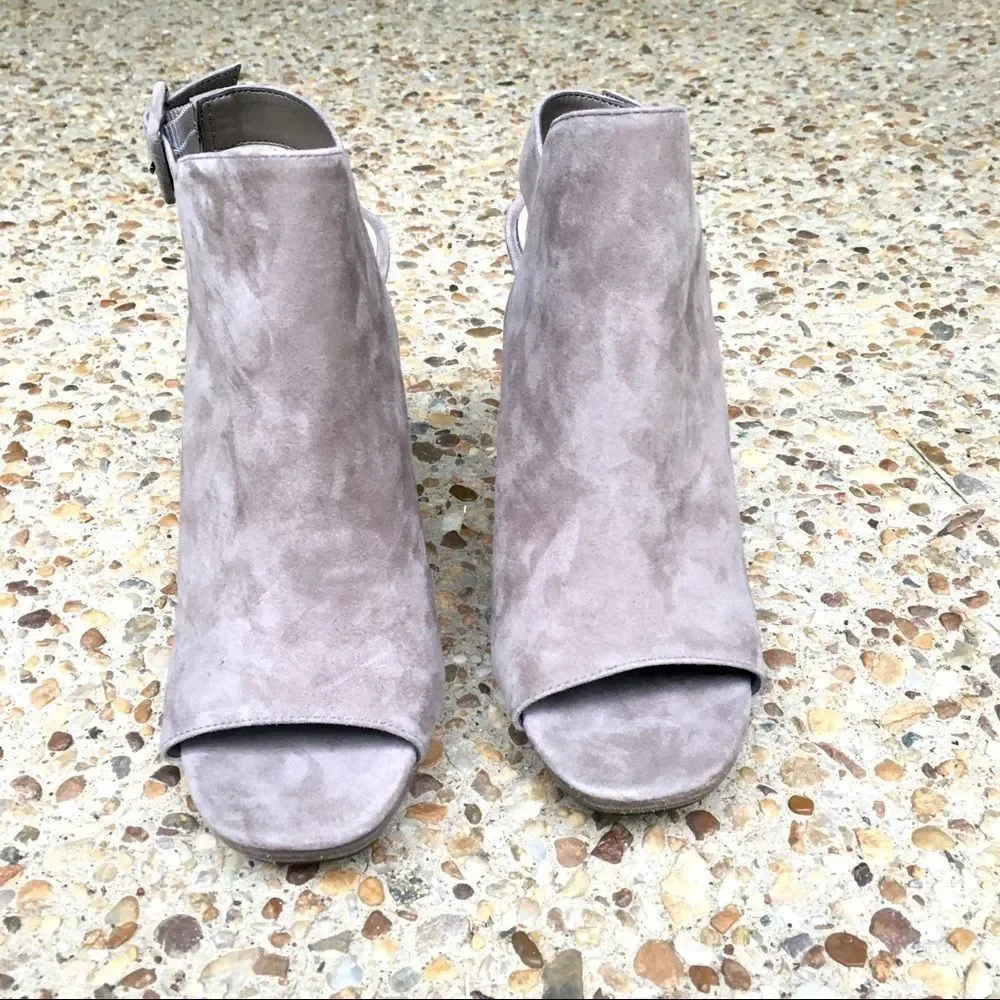 NWOB Vince Camuto Gilsa Suede Peep Toe Booties Size 10
